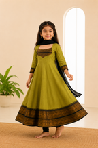 Girls Festive Cotton Blend Anarkali Set With Duppata